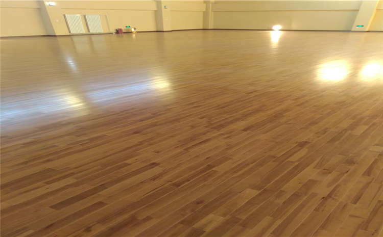 室內體育場(chǎng)館木地板怎么安裝